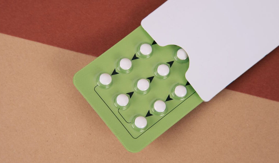 Você sabia que alguns tipos de anticoncepcionais podem aumentar o risco de trombose?